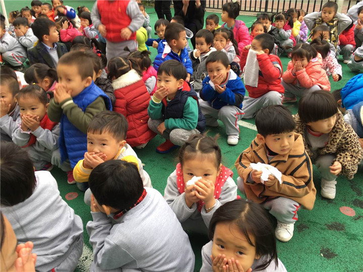 遠(yuǎn)恒佳日輝臺幼兒園舉行消防安全逃生演練