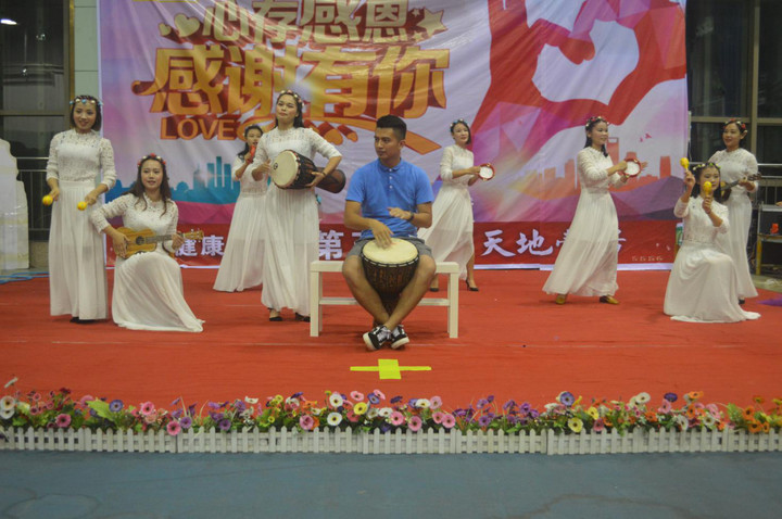 燕川幼兒園社區(qū)活動(dòng)暨父親節(jié)專(zhuān)題義演