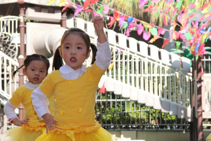 炫彩多世界，走向新時(shí)代”慶集團(tuán)20周年級(jí)組決賽暨頒獎(jiǎng)典禮